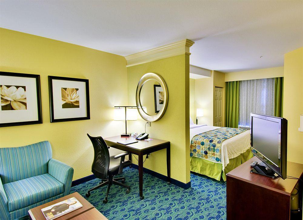 Hotel Springhill By Marriott Riverside 3*