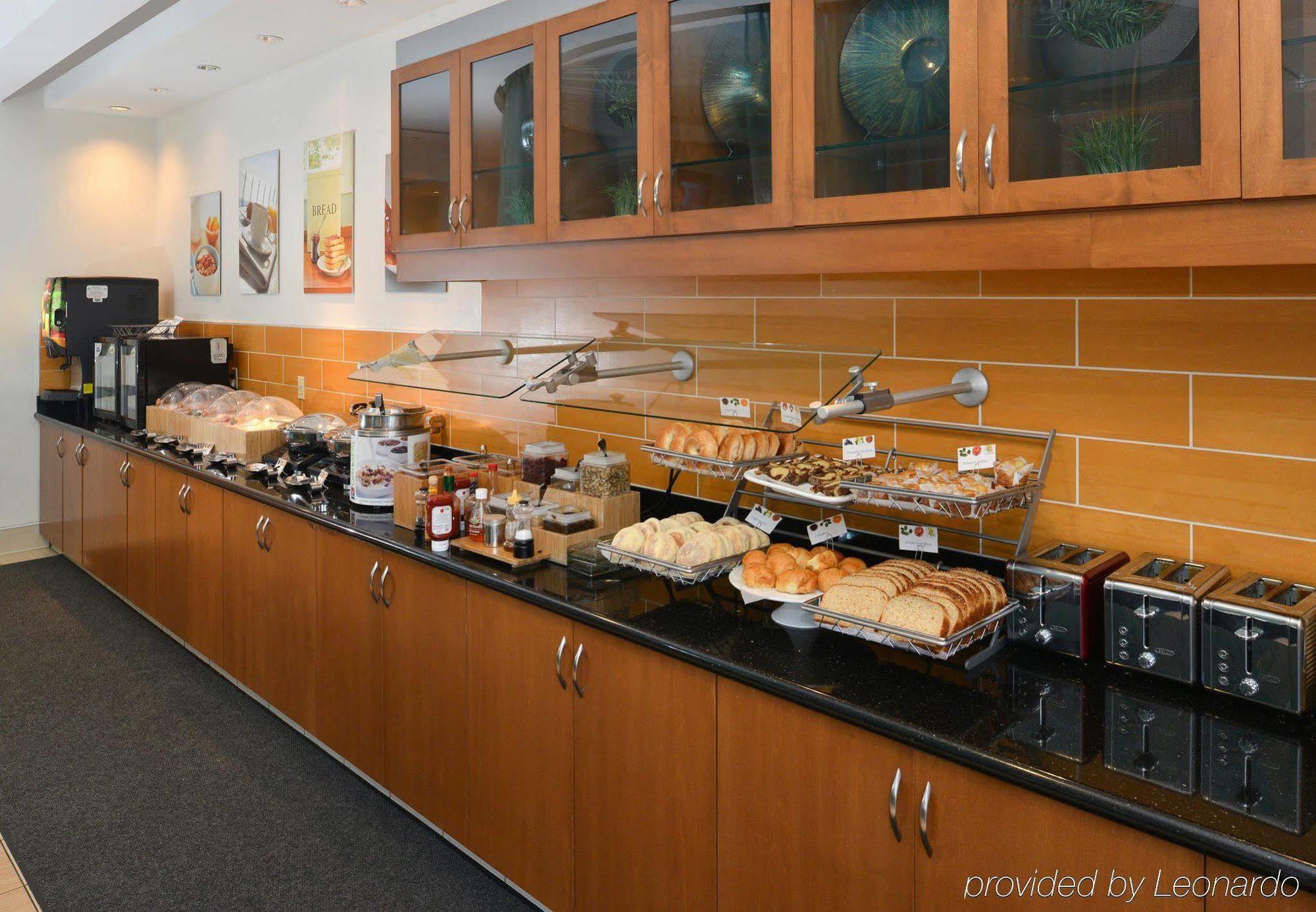 Hotel Springhill By Marriott Riverside 3*
